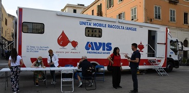 Avis provinciale in piazza Italia - Donazione sangue